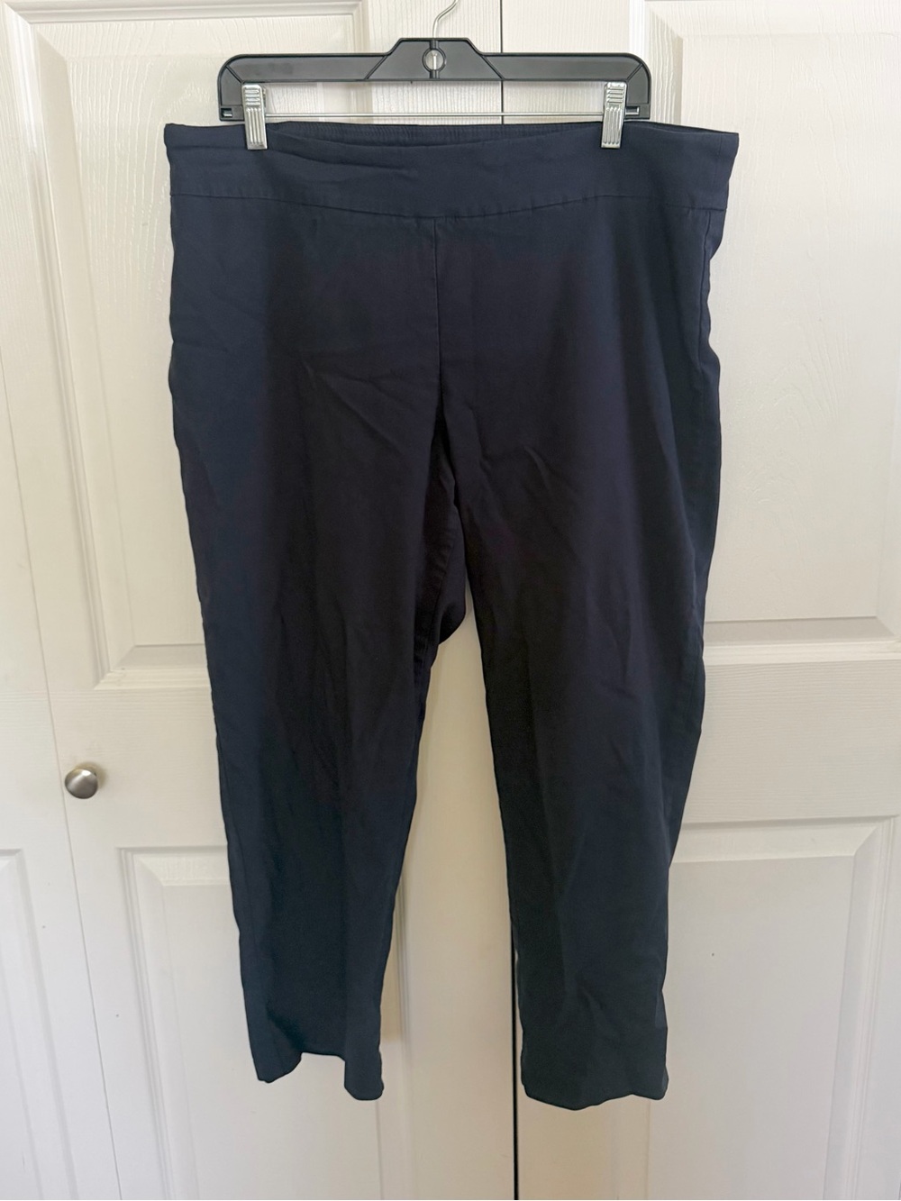 5 for $25! Dana Buchman Navy Cropped Stretch Ponte Pants